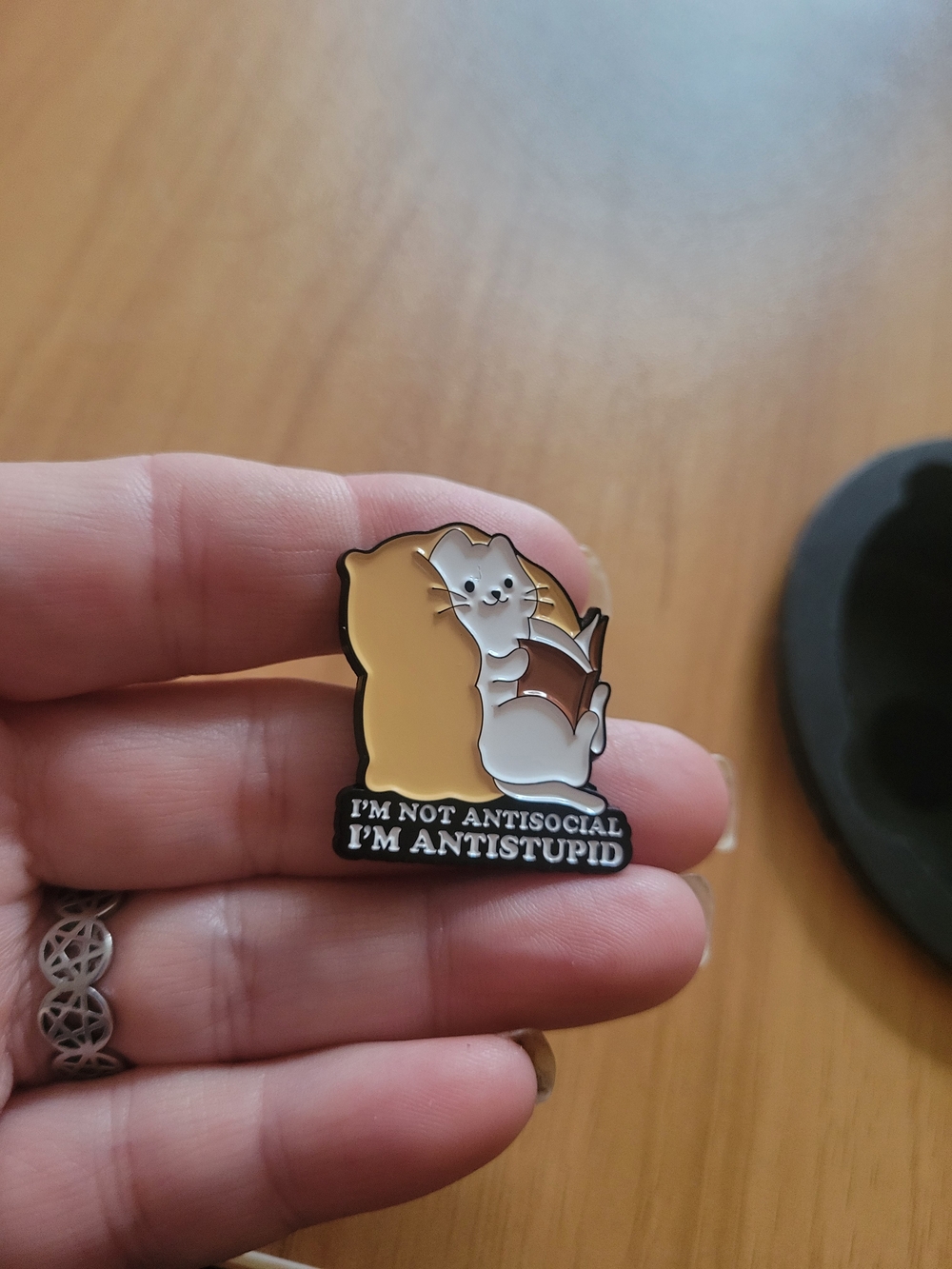👻BUY 1 GET 1 FREE👻 Novelty Cat Enamel Brooch in Cream and Brown